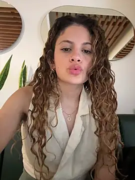alana15 online show from December 14, 9:35 pm