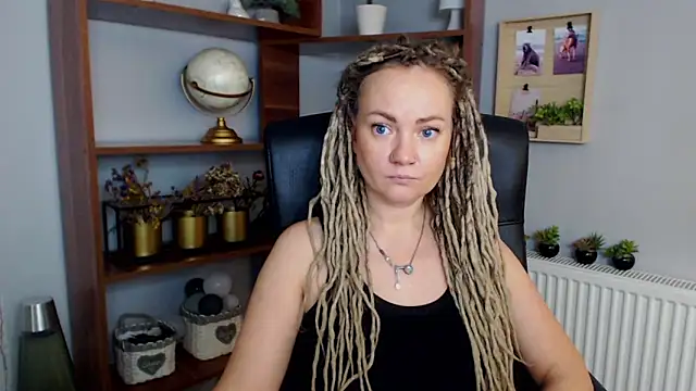 Snapshot of KayaMagic chatting on December 11, 5:15 pm KayaMagic online show from December 11, 5:15 pm