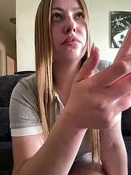 AlisaWhite online show from May 5, 1:30 pm