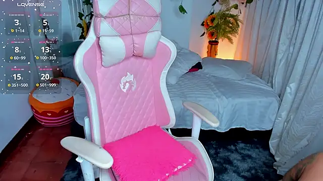 jenndy lockhart online show from February 6, 3:00 am