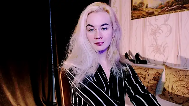 xxxcharismaaa online show from November 16, 4:40 am