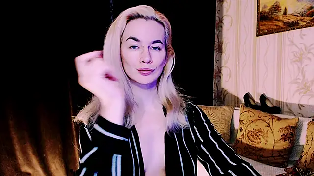 xxxcharismaaa online show from December 1, 8:36 pm