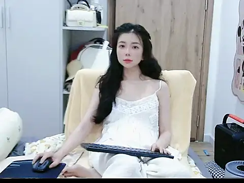 Snapshot of Cute_Ruby01 chatting on June 20, 11:35 am Cute Ruby01 online show from June 20, 11:35 am