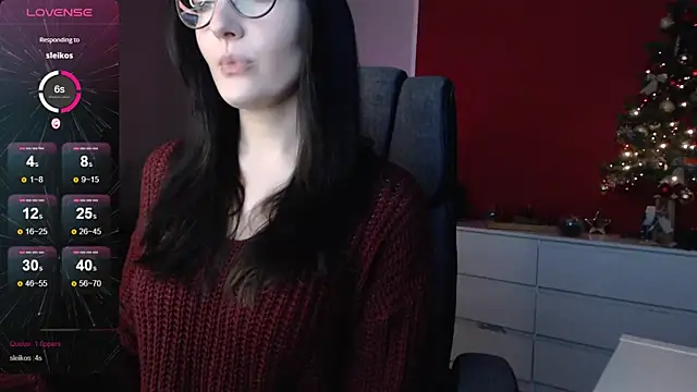 Snapshot of Alina_Lamour chatting on December 5, 6:55 pm Alina Lamour online show from December 5, 6:55 pm