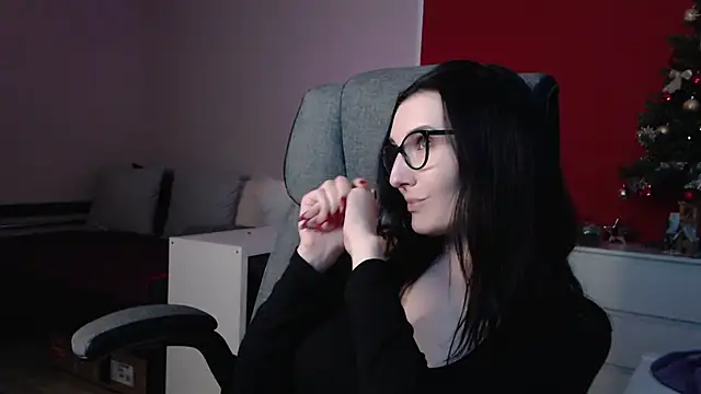 Snapshot of Alina_Lamour chatting on December 16, 3:30 am Alina Lamour online show from December 16, 3:30 am