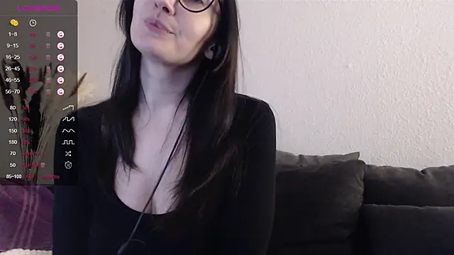 Snapshot of Alina_Lamour chatting on February 9, 12:49 am Alina Lamour online show from February 9, 12:49 am