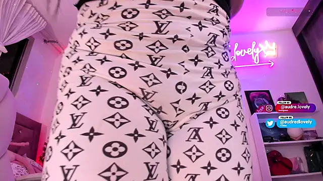 AudredLovely online show from November 12, 2:45 am