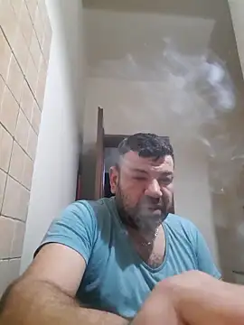 Snapshot of Biglove83 chatting on February 15, 6:32 am Biglove83 online show from February 15, 6:32 am