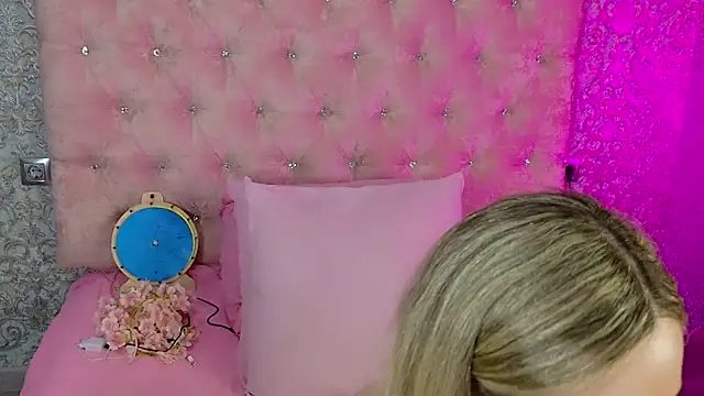 Akilla Queen online show from June 27, 1:54 am