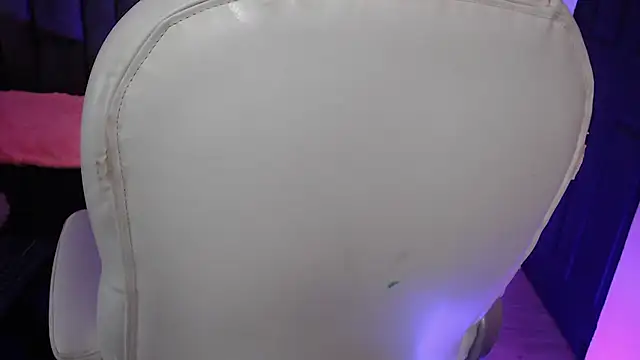 Snapshot of Christaly_ chatting on September 23, 5:43 am Christaly online show from September 23, 5:43 am