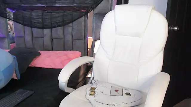 Snapshot of Christaly_ chatting on October 24, 10:06 pm Christaly online show from October 24, 10:06 pm