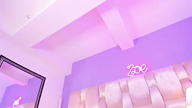 Snapshot of Zoe_Evans_ chatting on December 4, 3:32 pm Zoe Evans online show from December 4, 3:32 pm
