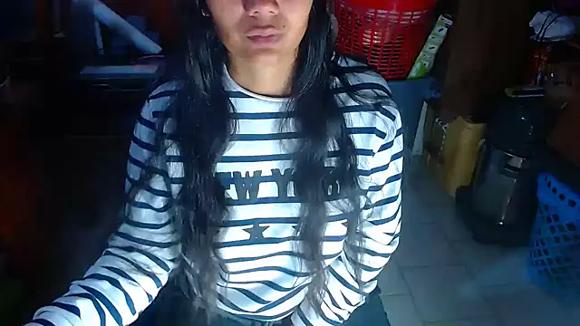 Snapshot of katrina26 chatting on December 7, 1:29 pm katrina26 online show from December 7, 1:29 pm