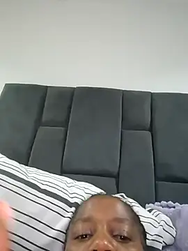 Snapshot of Galcraze chatting on February 2, 1:12 am Galcraze online show from February 2, 1:12 am