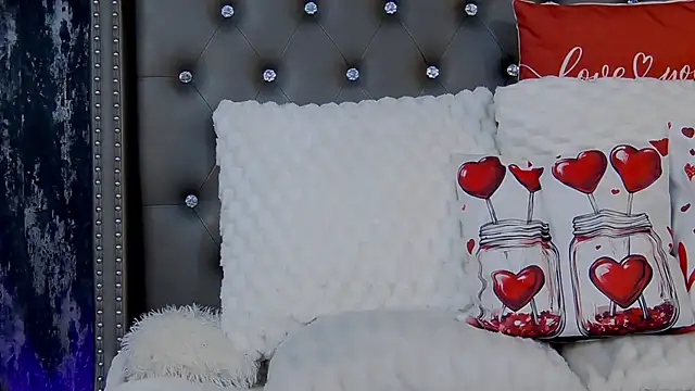 Snapshot of IsabelleEthan chatting on February 6, 9:00 am IsabelleEthan online show from February 6, 9:00 am