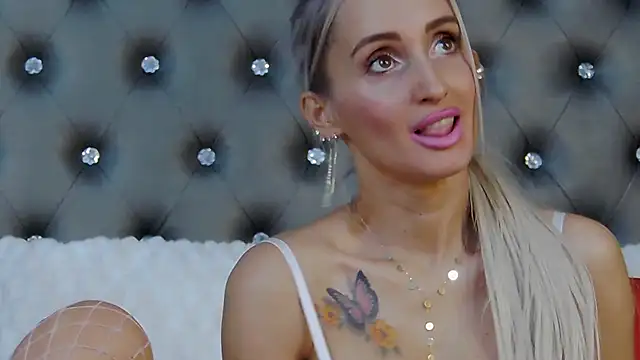 Snapshot of IsabelleEthan chatting on March 8, 9:50 am IsabelleEthan online show from March 8, 9:50 am