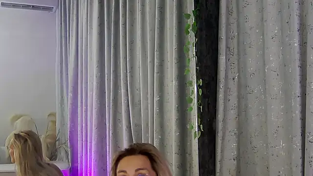 IsabelleEthan online show from May 15, 10:50 pm