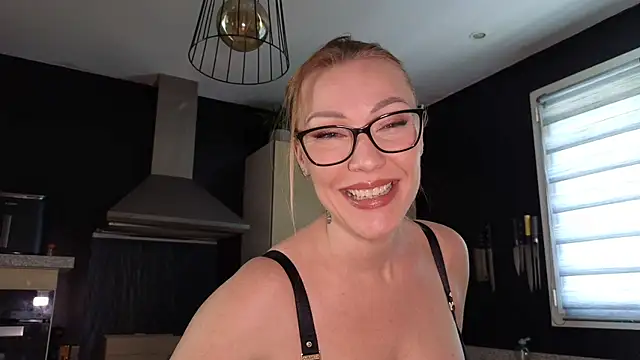 Sacha-xx online show from January 15, 12:54 pm