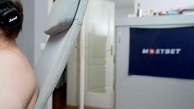 Snapshot of foxeslovefoxes chatting on December 13, 2:27 pm foxeslovefoxes online show from December 13, 2:27 pm