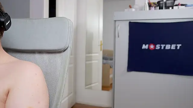 Snapshot of foxeslovefoxes chatting on December 19, 3:41 pm foxeslovefoxes online show from December 19, 3:41 pm