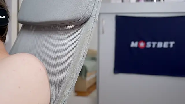 Snapshot of foxeslovefoxes chatting on December 20, 12:16 pm foxeslovefoxes online show from December 20, 12:16 pm