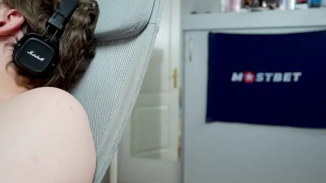 Snapshot of foxeslovefoxes chatting on January 7, 12:09 pm foxeslovefoxes online show from January 7, 12:09 pm