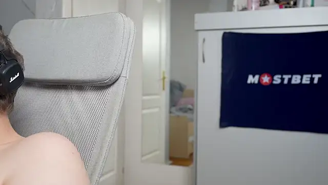 Snapshot of foxeslovefoxes chatting on January 8, 12:26 pm foxeslovefoxes online show from January 8, 12:26 pm