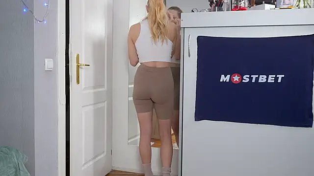 Snapshot of foxeslovefoxes chatting on January 26, 1:36 pm foxeslovefoxes online show from January 26, 1:36 pm