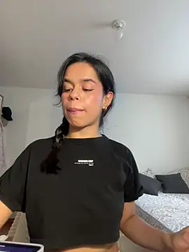 xlovelygirlx online show from January 13, 10:24 pm