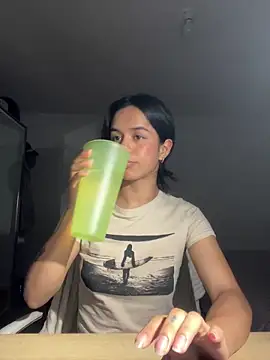 xlovelygirlx online show from January 18, 1:30 am