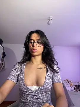 xlovelygirlx online show from March 18, 9:32 pm