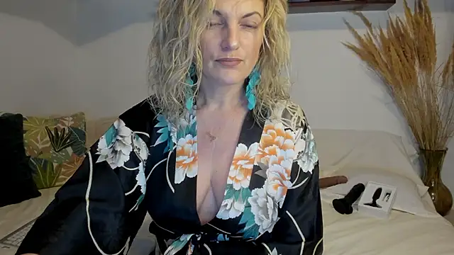 Snapshot of Jadore_able chatting on March 6, 2:41 am Jadore able online show from March 6, 2:41 am