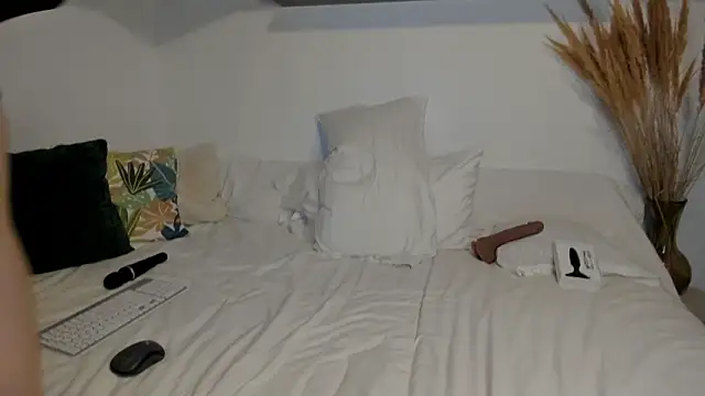 Snapshot of Jadore_able chatting on March 11, 2:50 am Jadore able online show from March 11, 2:50 am