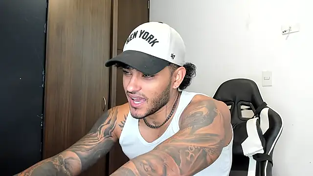 Snapshot of Alessandro_Vanni chatting on December 9, 1:45 pm Alessandro Vanni online show from December 9, 1:45 pm