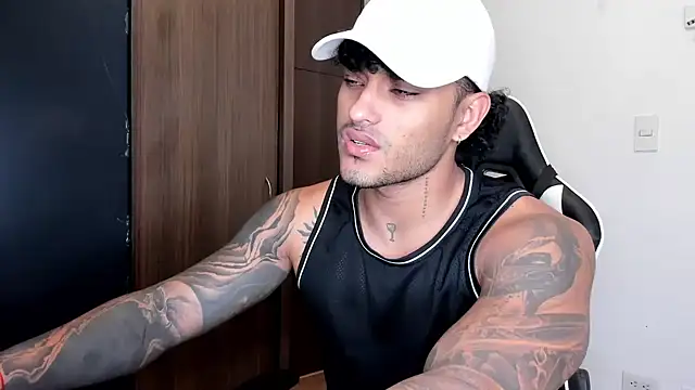 Snapshot of Alessandro_Vanni chatting on December 14, 12:23 pm Alessandro Vanni online show from December 14, 12:23 pm
