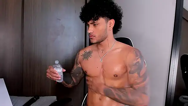 Snapshot of Alessandro_Vanni chatting on January 14, 1:49 pm Alessandro Vanni online show from January 14, 1:49 pm