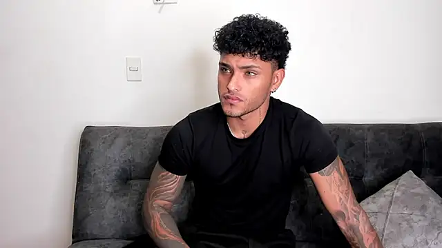 Snapshot of Alessandro_Vanni chatting on March 3, 11:56 pm Alessandro Vanni online show from March 3, 11:56 pm