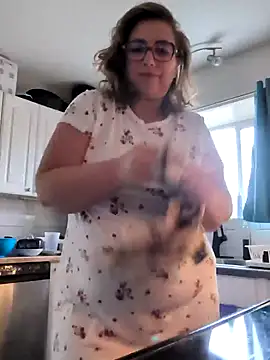 Canadian BBW online show from November 29, 8:01 pm