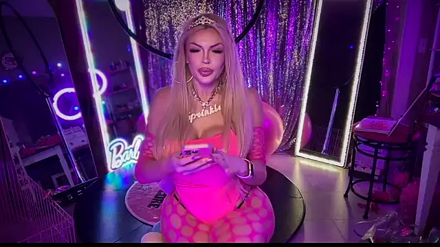 Snapshot of bimbotwerkqueen chatting on January 1, 6:15 am bimbotwerkqueen online show from January 1, 6:15 am