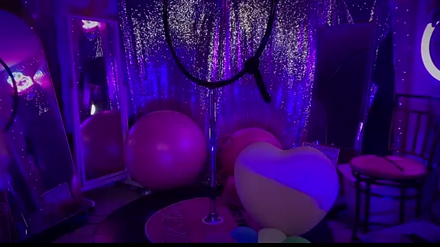 Snapshot of bimbotwerkqueen chatting on January 31, 4:58 am bimbotwerkqueen online show from January 31, 4:58 am