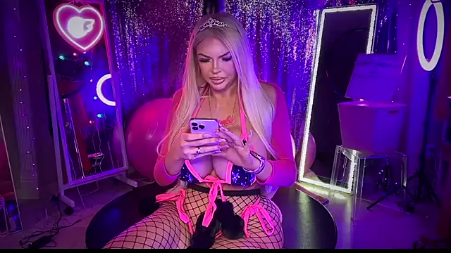 Snapshot of bimbotwerkqueen chatting on February 8, 2:15 am bimbotwerkqueen online show from February 8, 2:15 am