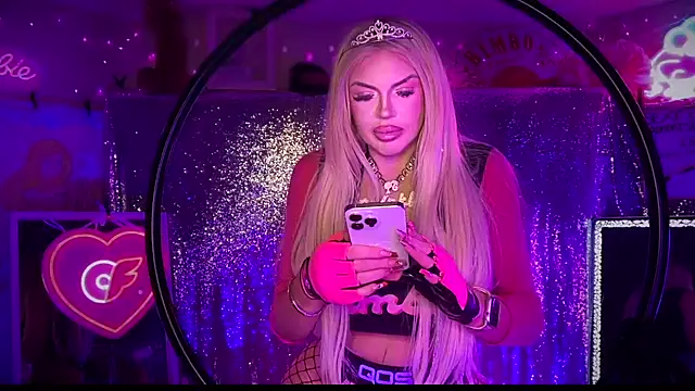 Snapshot of bimbotwerkqueen chatting on February 19, 7:17 am bimbotwerkqueen online show from February 19, 7:17 am