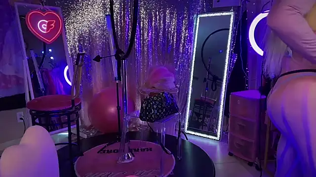 Snapshot of bimbotwerkqueen chatting on March 14, 11:00 pm bimbotwerkqueen online show from March 14, 11:00 pm