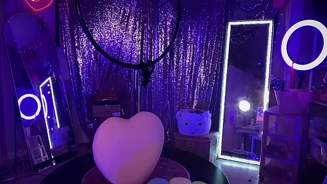 Snapshot of bimbotwerkqueen chatting on September 20, 2:23 am bimbotwerkqueen online show from September 20, 2:23 am