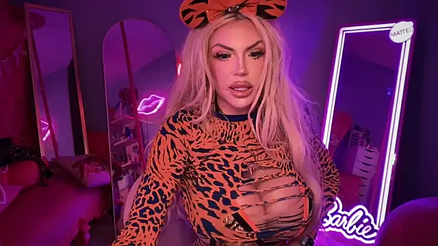 Snapshot of bimbotwerkqueen chatting on November 1, 10:39 am bimbotwerkqueen online show from November 1, 10:39 am