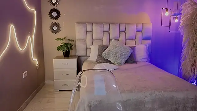 pamela reyes  online show from March 26, 8:03 pm