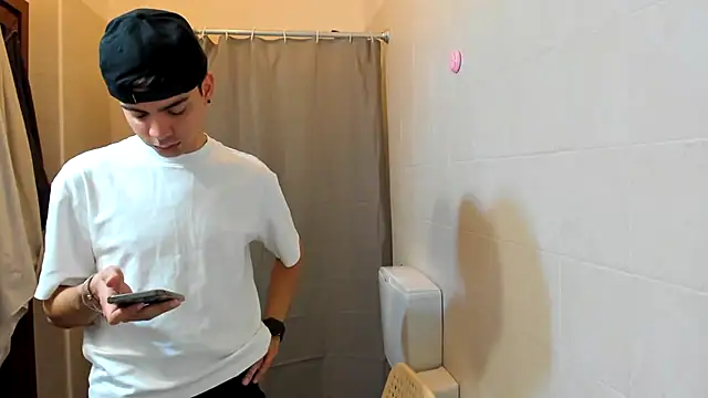 dylancrugerx online show from February 6, 5:27 pm