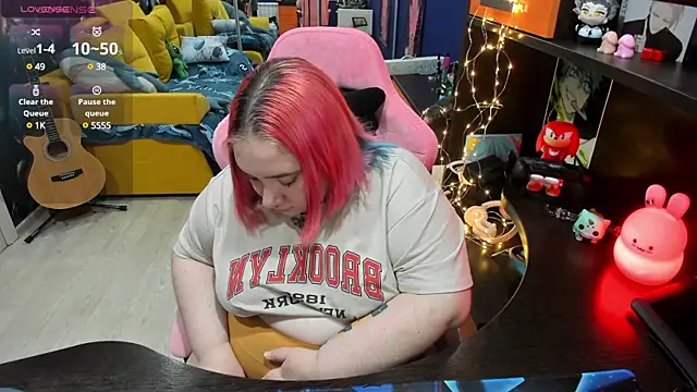 Softie Sofy online show from February 6, 2:58 pm