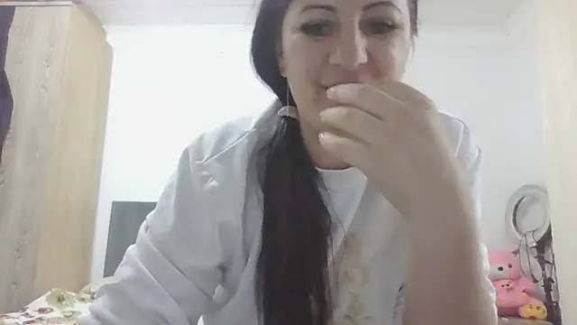 Snapshot of Naughtyredd chatting on May 21, 10:44 am Naughtyredd online show from May 21, 10:44 am