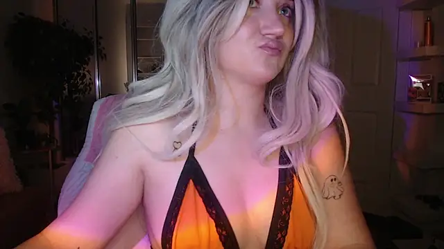 Snapshot of GoddessEmmy chatting on April 1, 4:24 am GoddessEmmy online show from April 1, 4:24 am